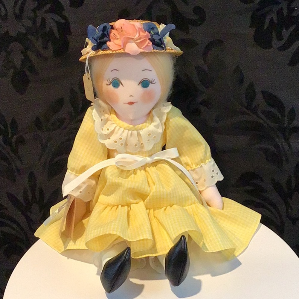 AUTHENTIC AUTOGRAPHED “Minnie Pearl” Doll